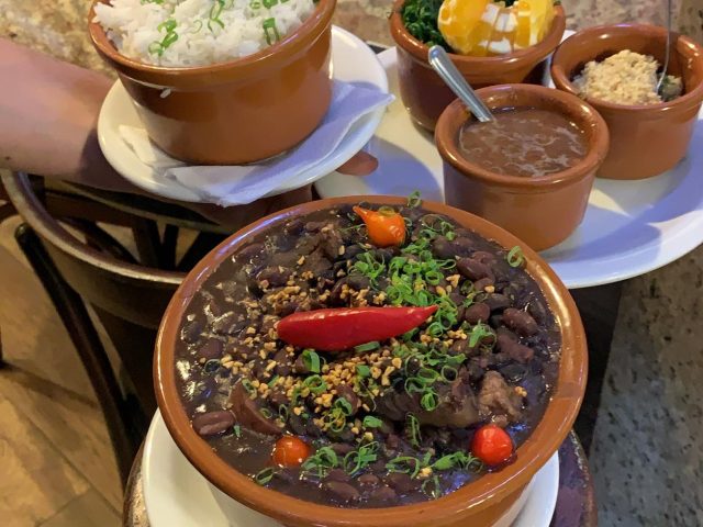Feijoada em Juiz de Fora: o prato símbolo do Brasil no Procopão